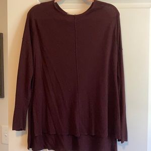 🌱 maroon lightweight sweater, great for layering!